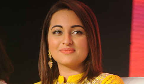 Sonakshi Sinha at Lingaa Audio SM